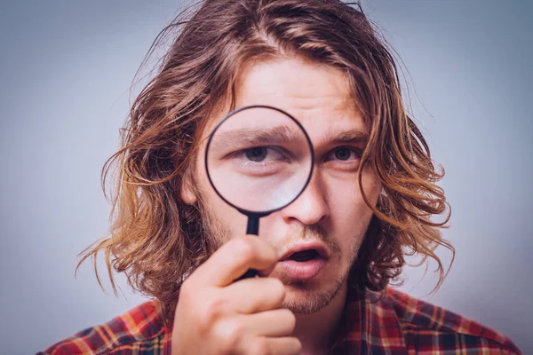 Man Met Een Vergrootglas — Stockfoto