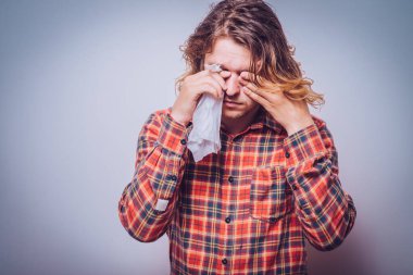 Stüdyo arka plandaki adam