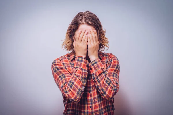 Man Bedekt Zijn Gezicht Met Hand — Stockfoto