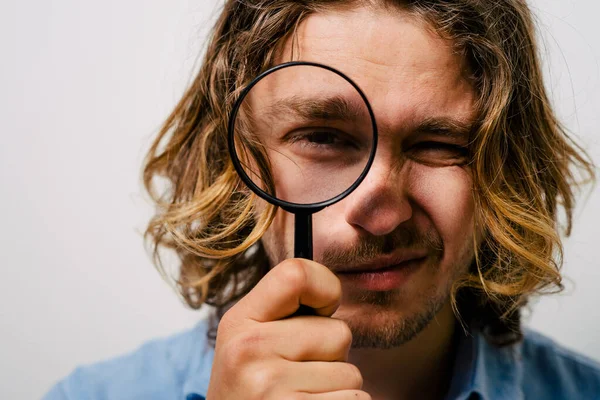 Mannen Med Förstoringsglas — Stockfoto