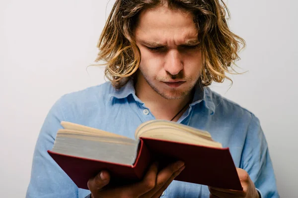 Man Met Een Boek — Stockfoto