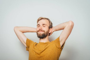 Tatmin ve uzayan eller adamım.