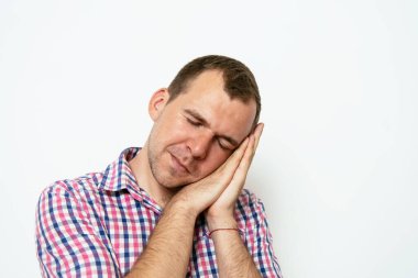 Stüdyoda poz veren adam