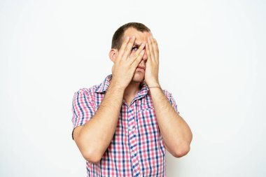 Parmaklarından İzle.