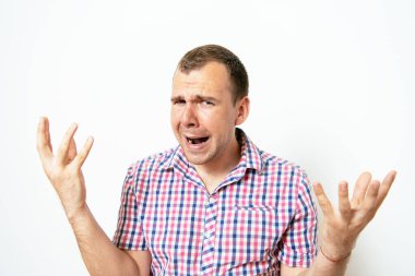 Stüdyoda poz veren adam