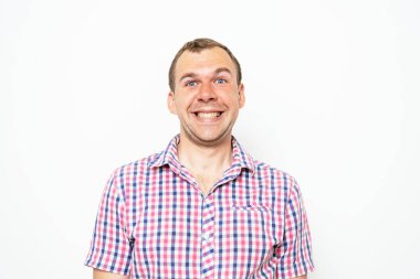 Stüdyoda poz veren adam