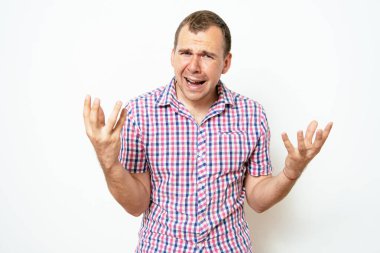 Stüdyo arka plandaki adam