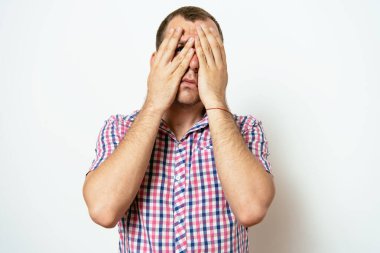 Parmaklarından İzle.