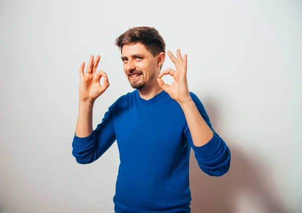 Hombre Mostrando Gesto Bien — Foto de Stock