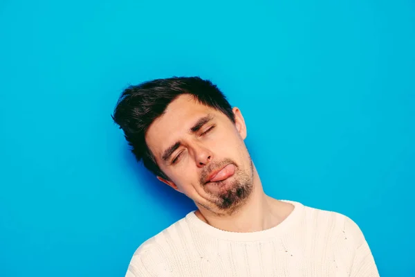 Desespero Homem Contra Estúdio Fundo — Fotografia de Stock