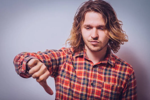 Hombre Mostrando Gesto Pulgar Hacia Abajo — Foto de Stock