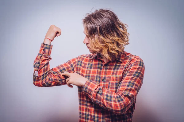 Man Toont Haar Spieren — Stockfoto