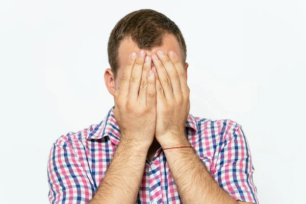 Hombre Cubriendo Cara — Foto de Stock