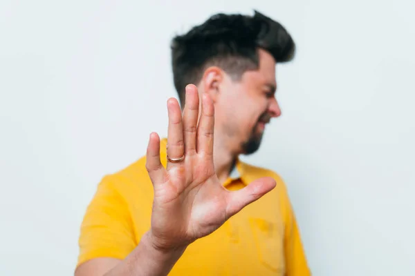 Empresario Muestra Gesto Stop Contra Fondo Estudio — Foto de Stock