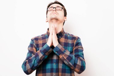 Stüdyo arka plandaki adam