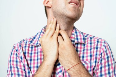 Stüdyo arka plandaki adam