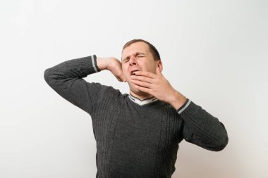 Stüdyo arka plandaki adam