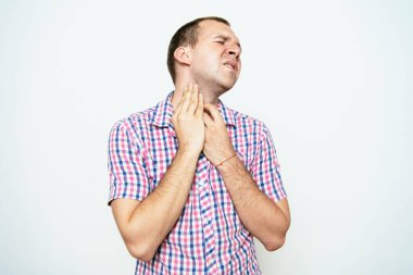 Stüdyo arka plandaki adam