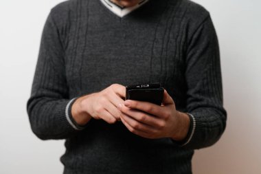 Stüdyodaki genç adam