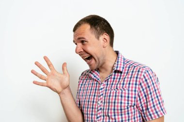 Stüdyodaki genç adam