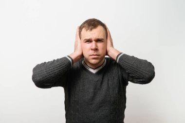 Stüdyodaki genç adam