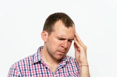 Stüdyoda poz veren adam