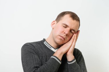 Stüdyoda poz veren adam