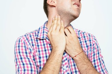 Stüdyo arka plandaki adam