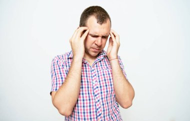 Stüdyoda poz veren adam