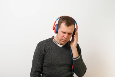 Stüdyoda poz veren adam