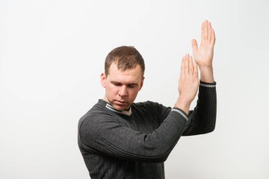 Adam alkışlar ve alkışlar