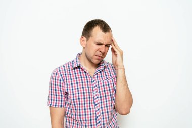 Stüdyoda poz veren adam