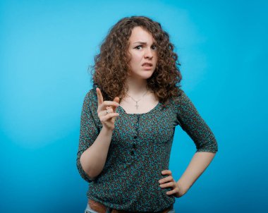 Güzel bir kadının portresinin şöyle bir fikri vardır: