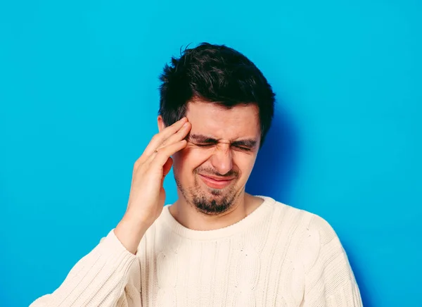 Dor Cabeça Homens Contra Fundo Estúdio — Fotografia de Stock