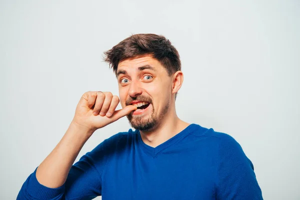 Hombre Muerde Las Uñas — Foto de Stock