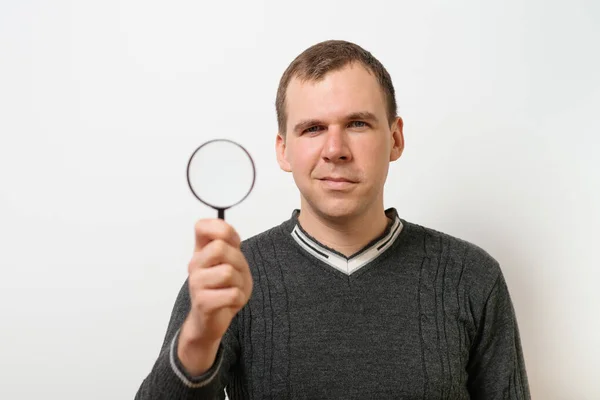 Man Met Een Vergrootglas — Stockfoto