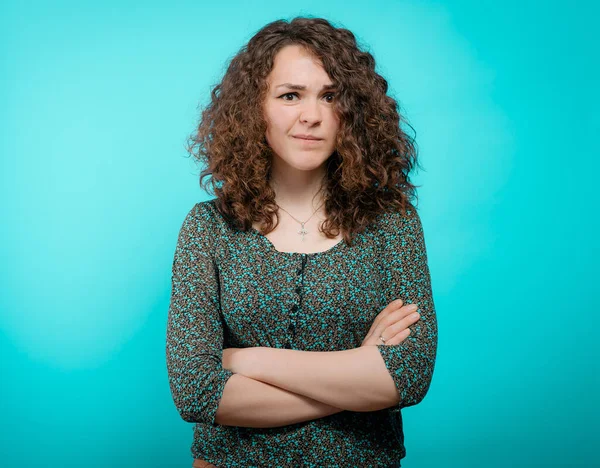 Retrato Uma Mulher Braços Dobrados — Fotografia de Stock