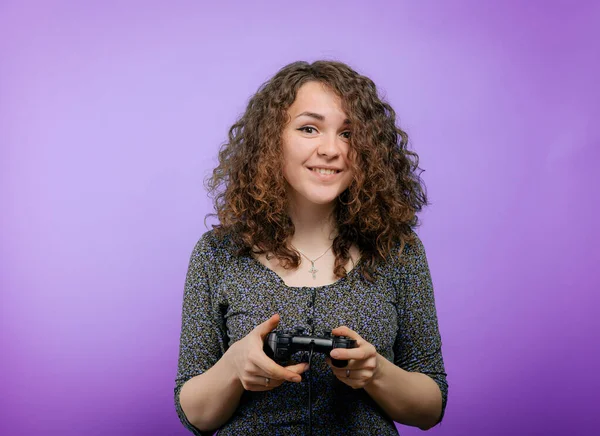 Vrouw Die Joystick Speelt Een Spelcomputer — Stockfoto