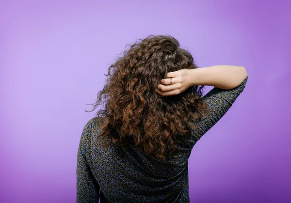 Взгляд Сзади Длинные Волосы Женщины — стоковое фото