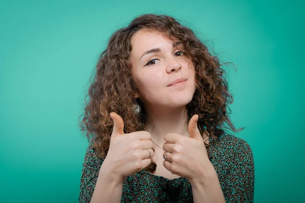 Mujer Mostrando Pulgar Hacia Arriba — Foto de Stock