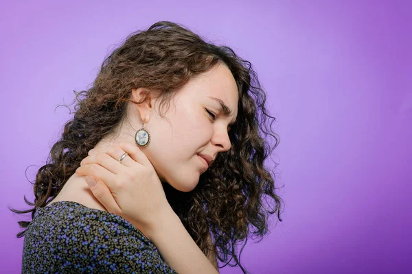 Primer Plano Retrato Estresado Infeliz Joven Bonita Mujer Con Dolor —  Fotos de Stock