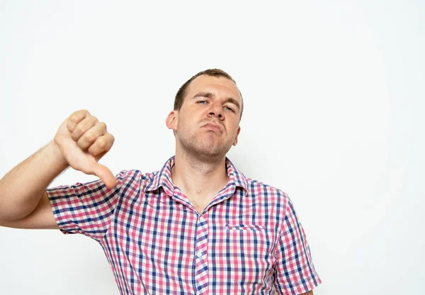 Hombre Mostrando Gesto Pulgar Hacia Abajo — Foto de Stock