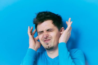 Kulaklarını kapat dostum. 