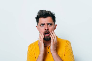 Adam korkudan korkuyor.