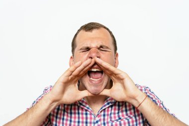 Birilerini ara. Stüdyo geçmişine karşı adam