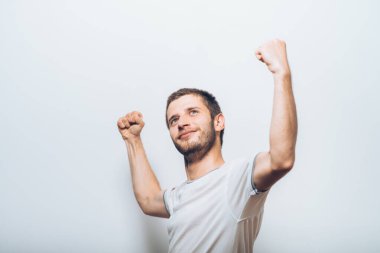 Stüdyo arka plandaki adam