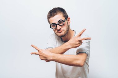 Gözlüklü komik inek..