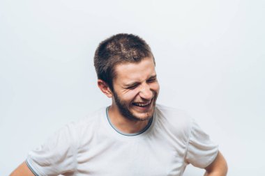 Stüdyoda poz veren adam