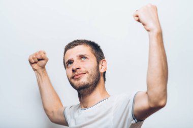 Stüdyo arka plandaki adam