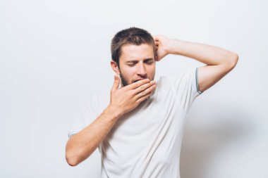 Stüdyo arka plandaki adam